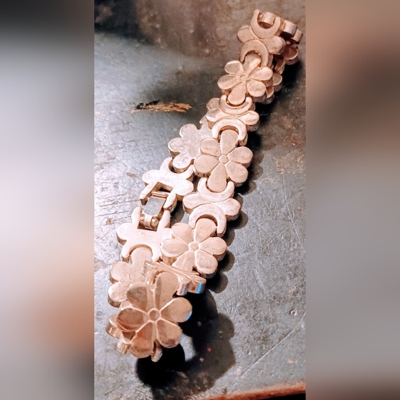 Sterling Silver 9.25 Cluster Flower Design Pattern Bracelet. - Picture 2 of 9